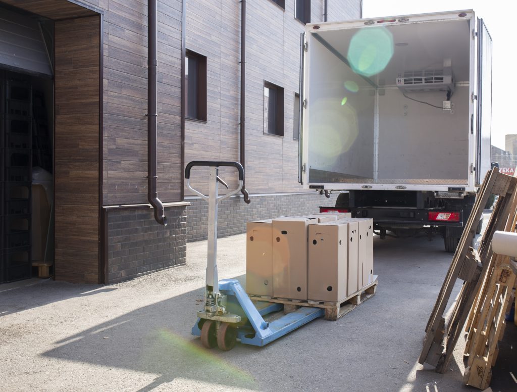 loading some cardbox cargo in empty white van truc 2025 01 27 01 22 47 utc