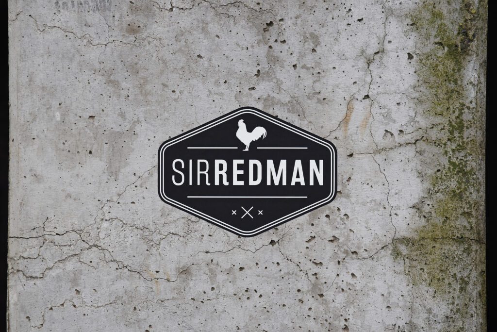 sirredman logo,bretels te koop hoedtique-mary Stoop in Heusden