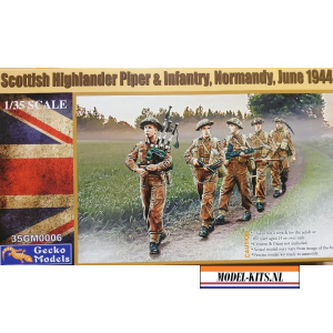 scottish highlander piper and infantry 1944