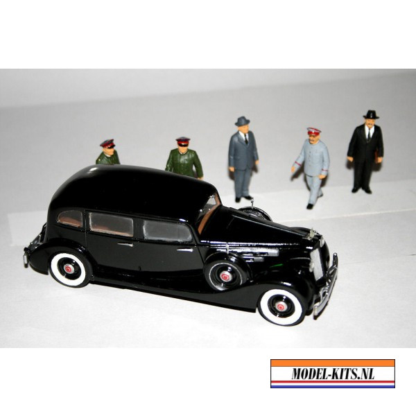 Packard Twelve 1936 WWII Soviet Leader's Car w.Passengers 5 figures 2