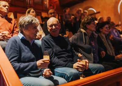 Publiek voorafgaand aan de film