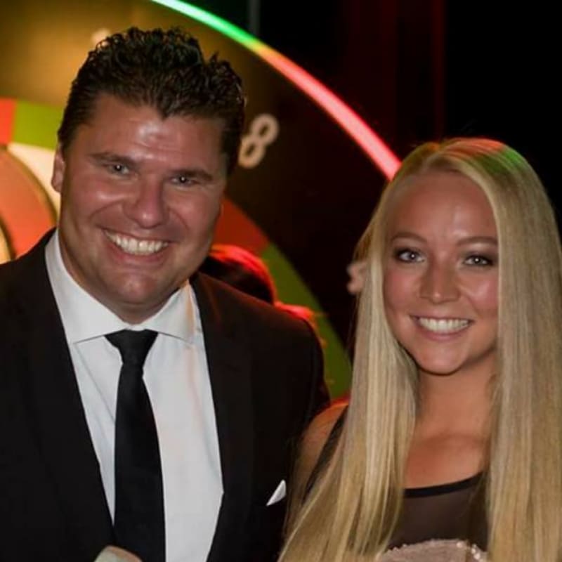 Darts event met mastercaller Ray Martin en walk on girl