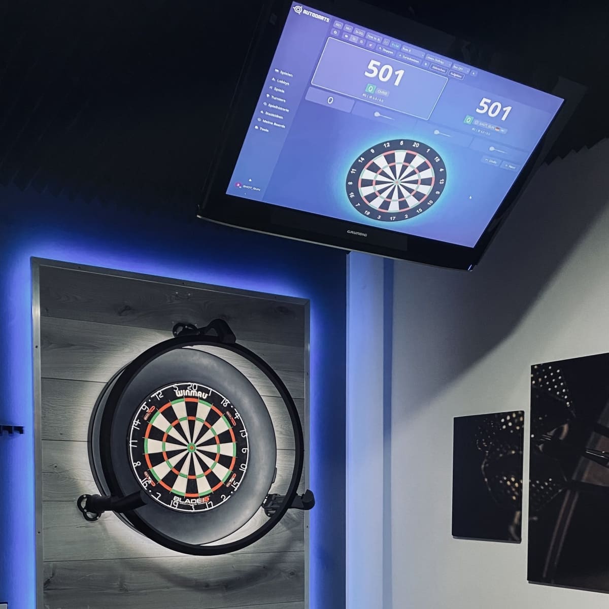 Professionele dartbord verlichting gecombineerd met een automatisch scoresysteem voor schaduwvrije cameradetectie