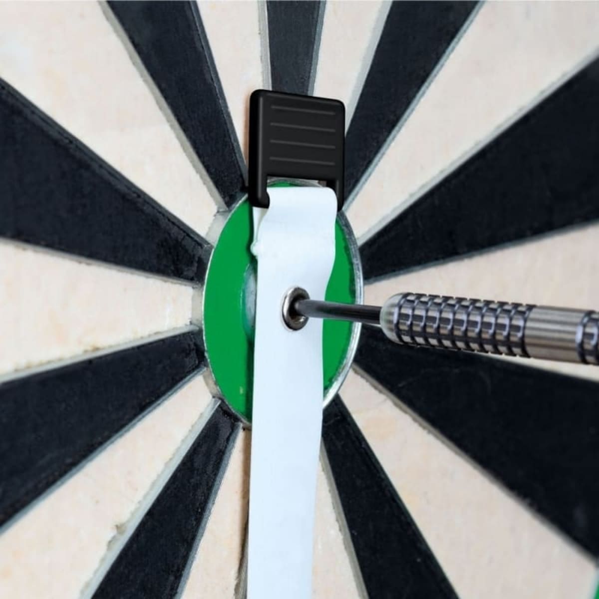 De officiële hoogte van 1,73 meter meten met een professioneel dart-meetlint vanuit de bullseye.