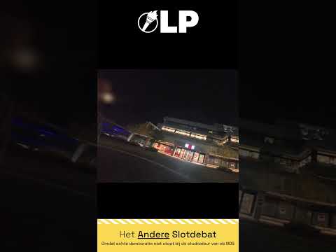 Tilian van de LP In gesprek met NOS tijdens de slotdebat demonstratie tegen uitsluiting van partijen
