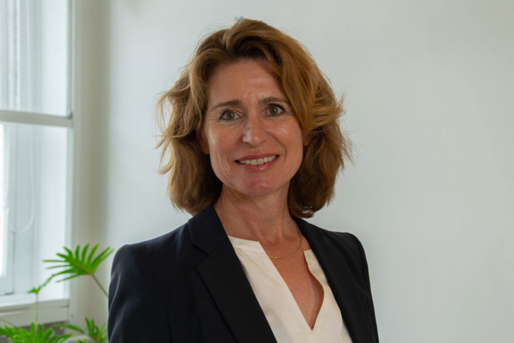 DDMA-directeur Diana Janssen zou graag zien dat de ACM harder optreedt tegen (en informatie deelt over) telemarketingcowboys.