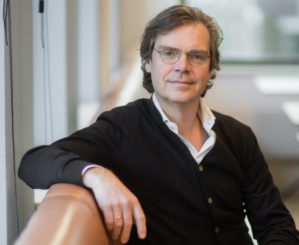 Norbert van Liemt is 30 jaar actief in klantcontact. Niet alleen de branche is veranderd, ook hijzelf staat nu voor een andere vorm van leiderschap.