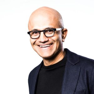 Volgens topman Nadella ligt Microsoft op koers om honderden miljoenen dollars te besparen op de eigen support- en contactcenter-operatie.