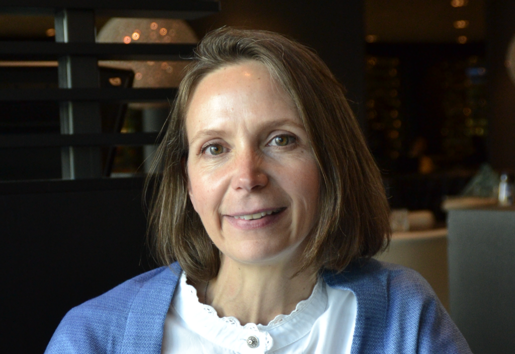 Live agents blijven nodig in klantcontact, daarom is investeren in realtime spraakvertalen essentieel, aldus Marieke Smidt van Transcom EMEA.