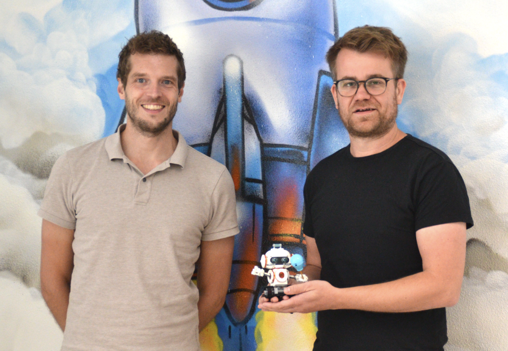 Niet gesprekken, maar processen zou je moeten automatiseren, vindt QuandaGo. AI heeft hierbij een rol, maar moet goed afgebakend zijn.