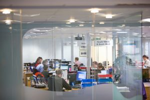 (Facilitaire) contactcenters hebben het zwaar. Illustratief is het schrappen van TP uit de Franse beursindex CAC 40, met ingang van komende maandag.