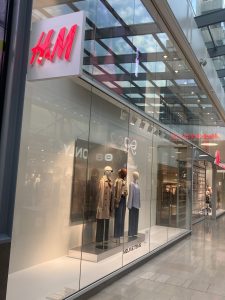 Volgens de vakbond heeft H&M De Unie al op 20 november ingelicht over haar voornemen over te gaan tot collectief ontslag voor bijna 200 medewerkers.