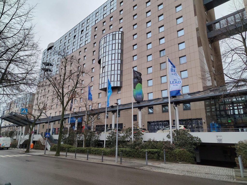 Op Innovationstag van CCW Berlijn wordt food for thought uitgedeeld. Wat te denken van agentic AI als virtuele filiaalmanager bij Lidl?