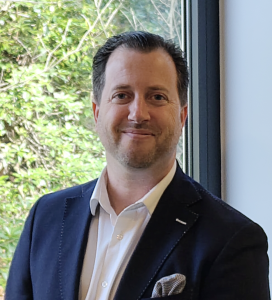 Mark Elschot zit 25 jaar in het klantcontactvak. Reden voor een (estafette)interview met hem en daarna andere (niet zo) oude rotten in het vak.