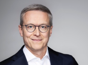 De minister waarschuwt voor de impact van AI, maar ziet ook kansen: 