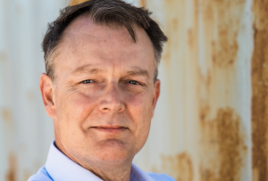 Waarom zegt marketing A, en doet customer service B? Worstelen overheidsinstellingen net zo met dienstverlening als bedrijven? Ziptone in gesprek met Wim Rampen.
